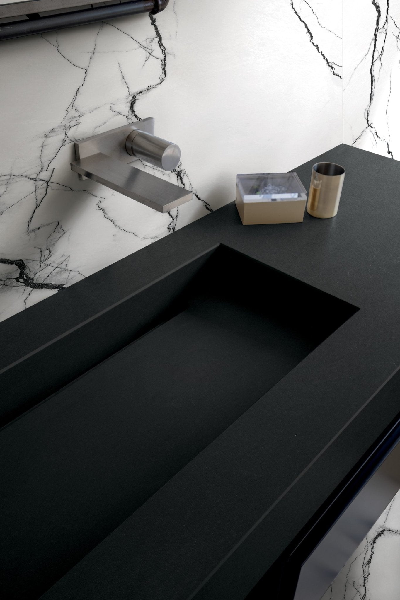 Color Black Florim