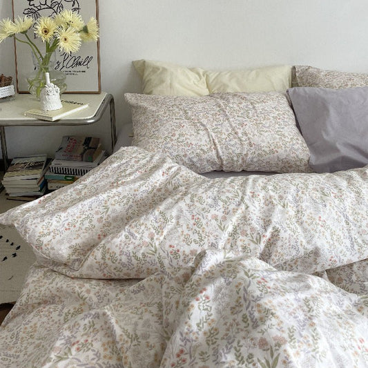 Cottage Floral Bedding Set / Lilac Purple