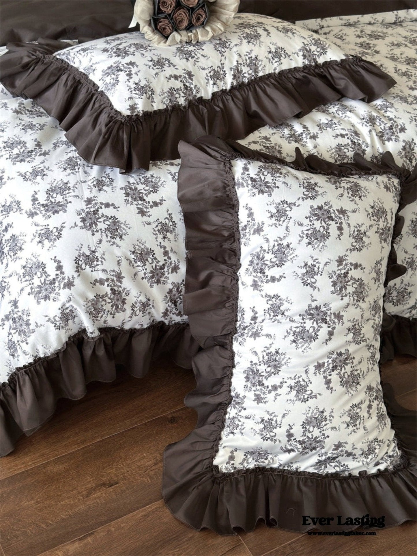 Aimé Romantic Vintage Ruffle Bedding Set / Gray