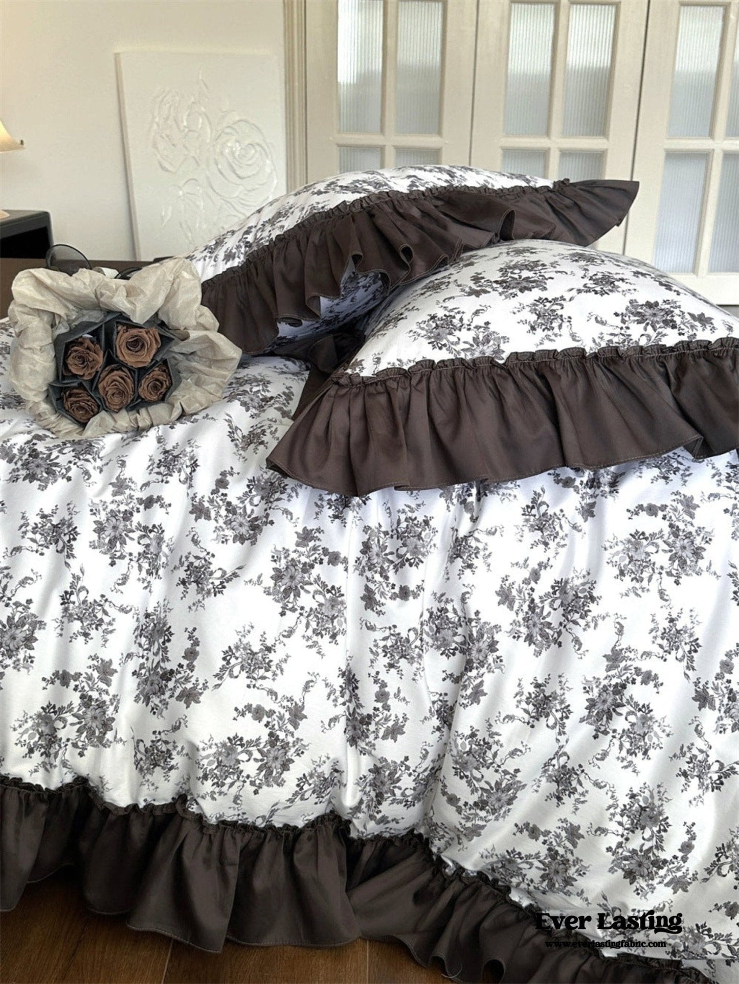 Aimé Romantic Vintage Ruffle Bedding Set / Gray