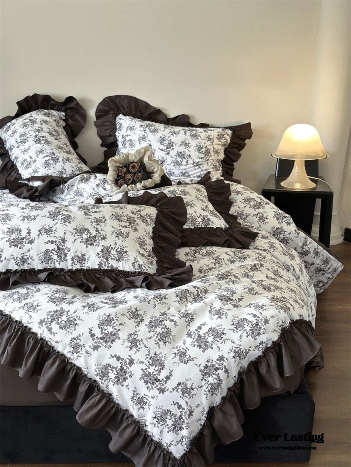 Aimé Romantic Vintage Ruffle Bedding Set / Gray