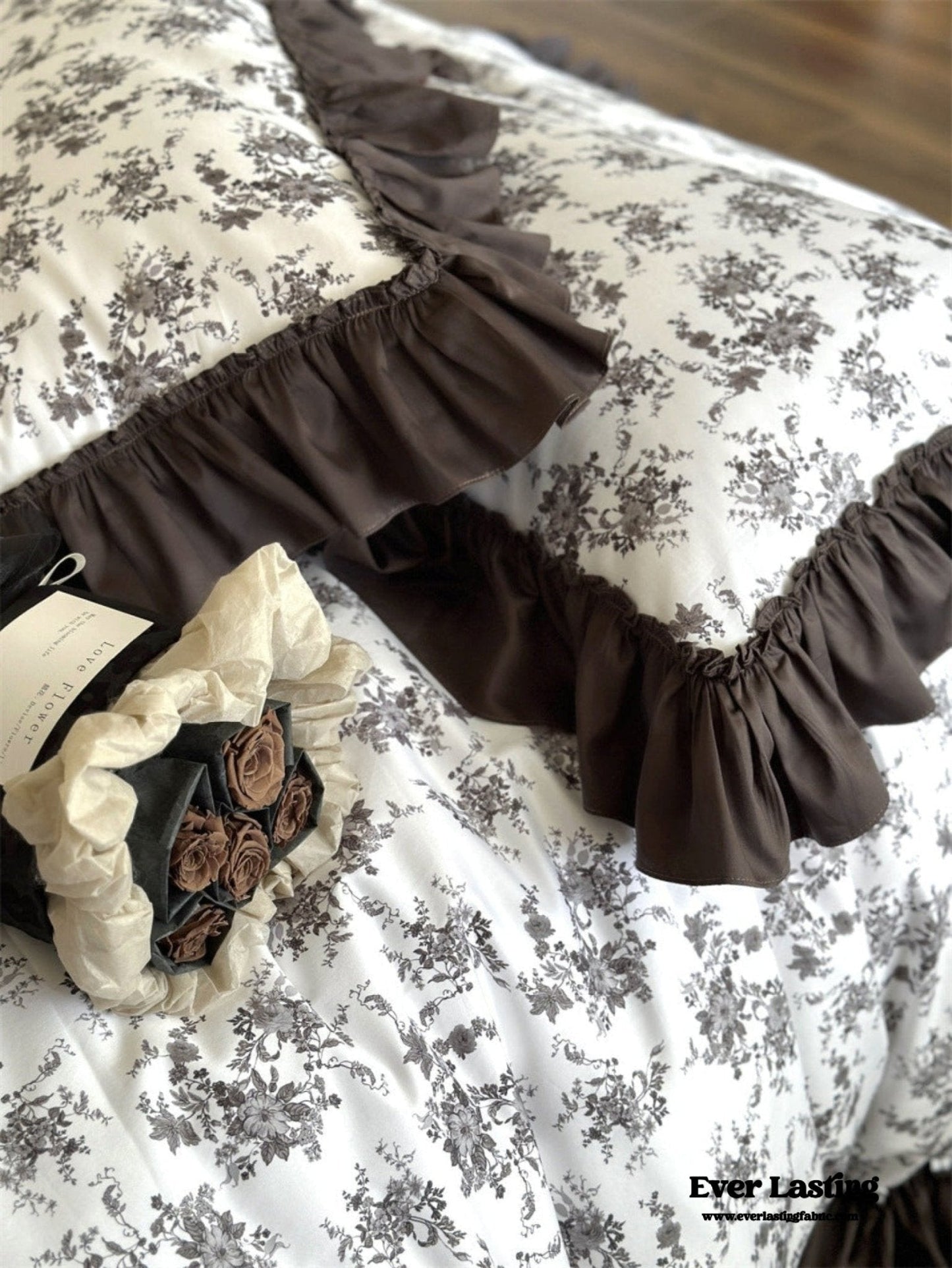 Aimé Romantic Vintage Ruffle Bedding Set / Gray
