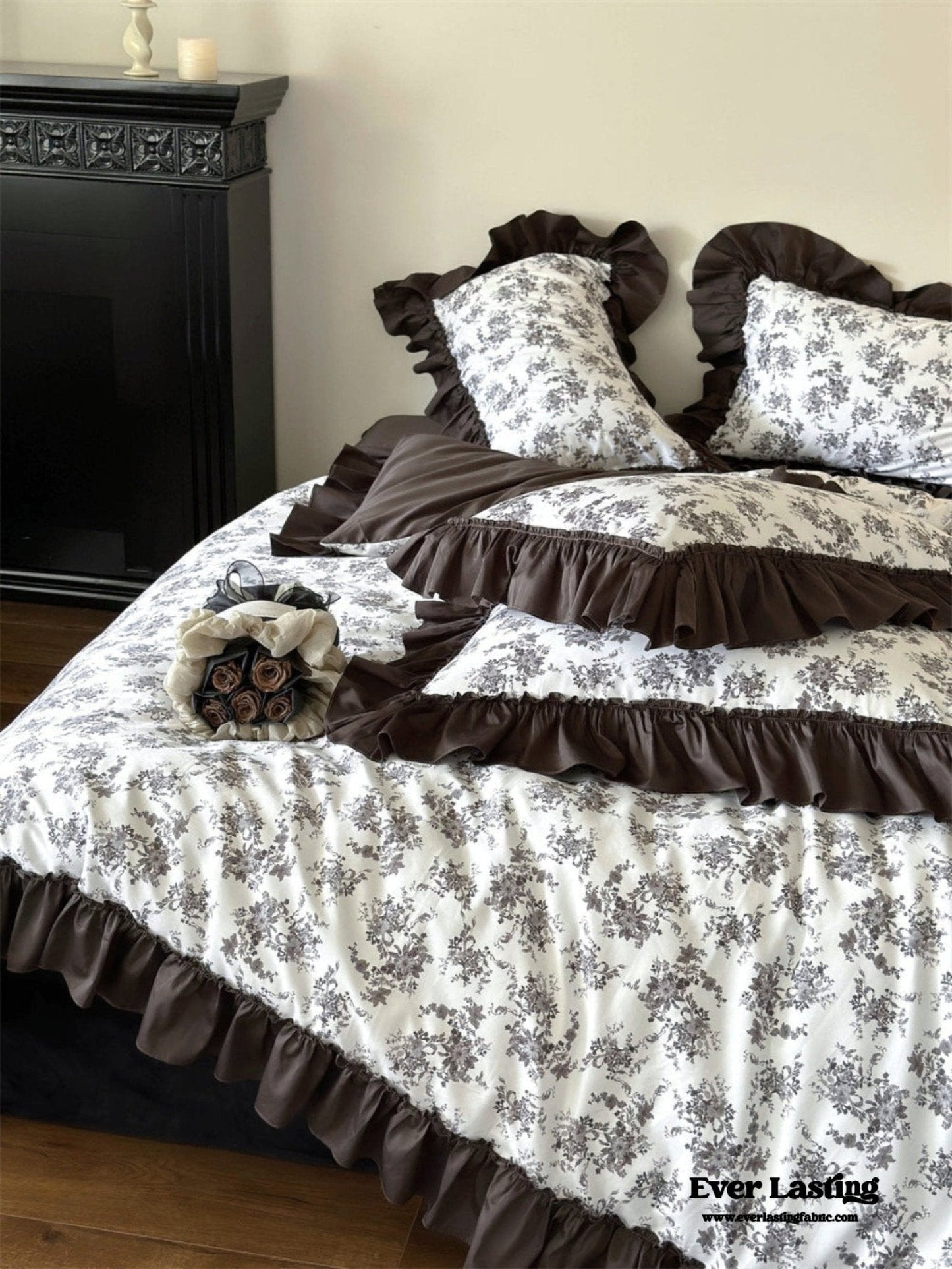 Aimé Romantic Vintage Ruffle Bedding Set / Gray