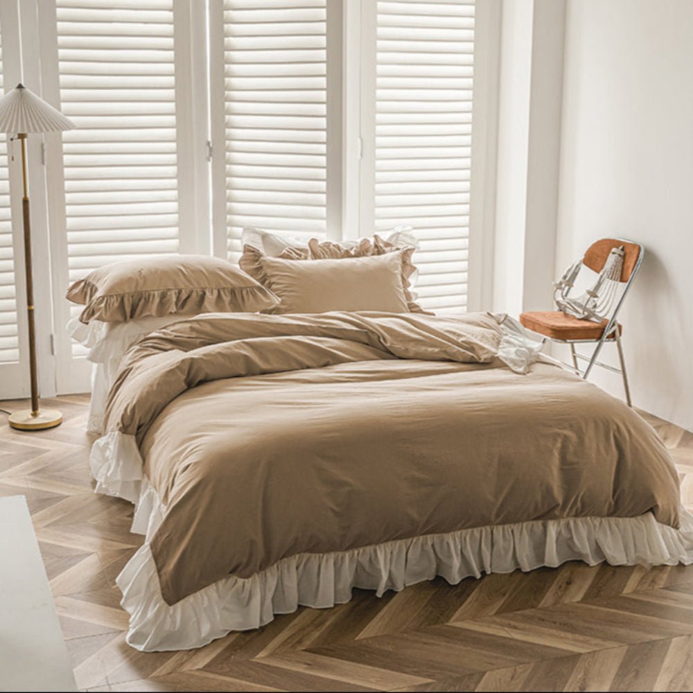 Amelia Ruffled Lace Washed Cotton Bedding Set / White & Brown