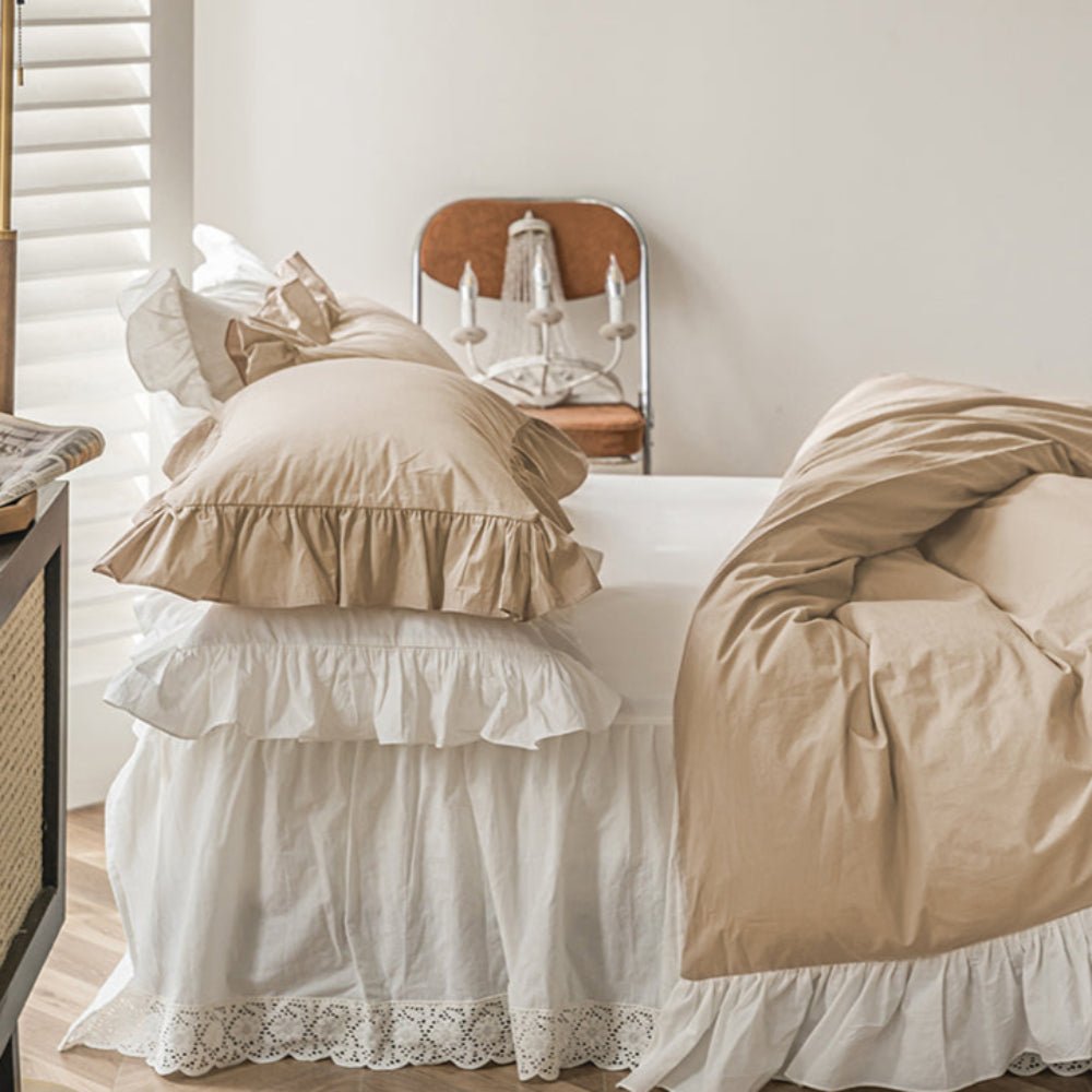 Amelia Ruffled Lace Washed Cotton Bedding Set / White & Brown