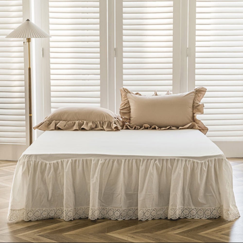 Amelia Ruffled Lace Washed Cotton Bedding Set / White & Brown