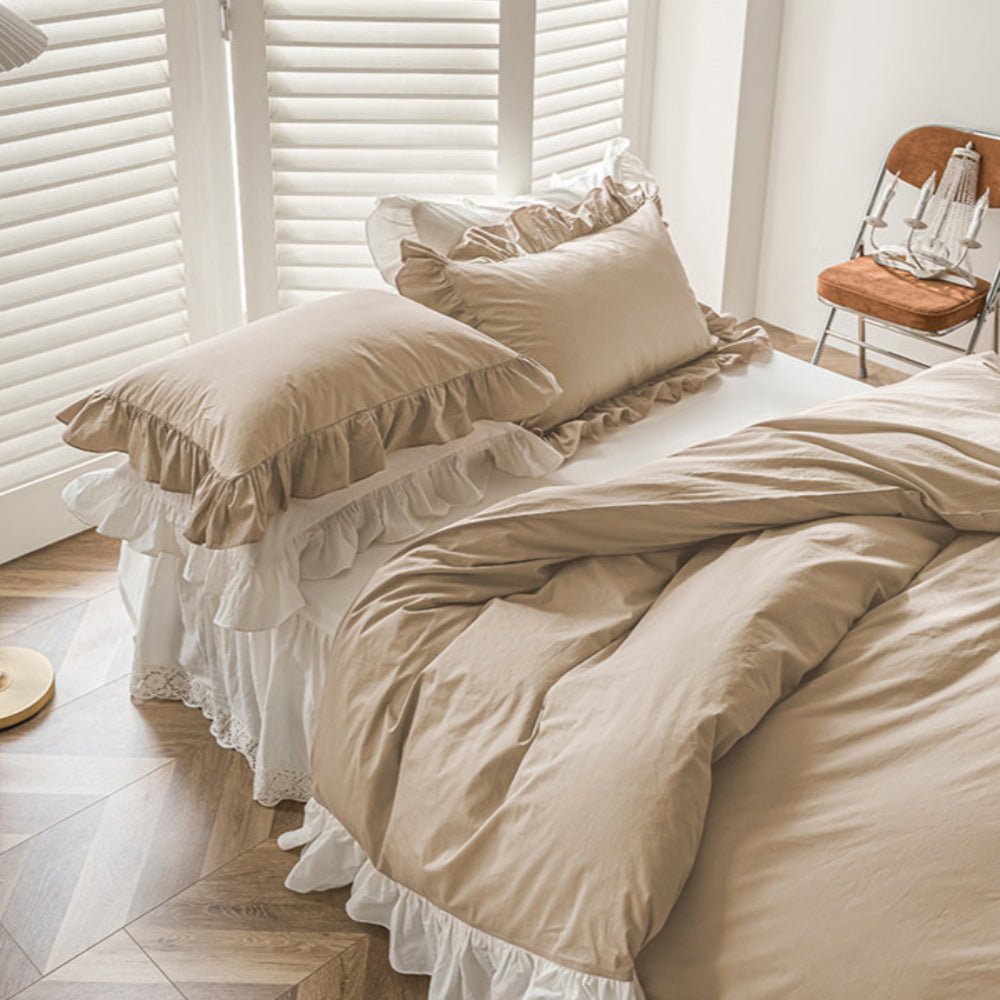 Amelia Ruffled Lace Washed Cotton Bedding Set / White & Brown
