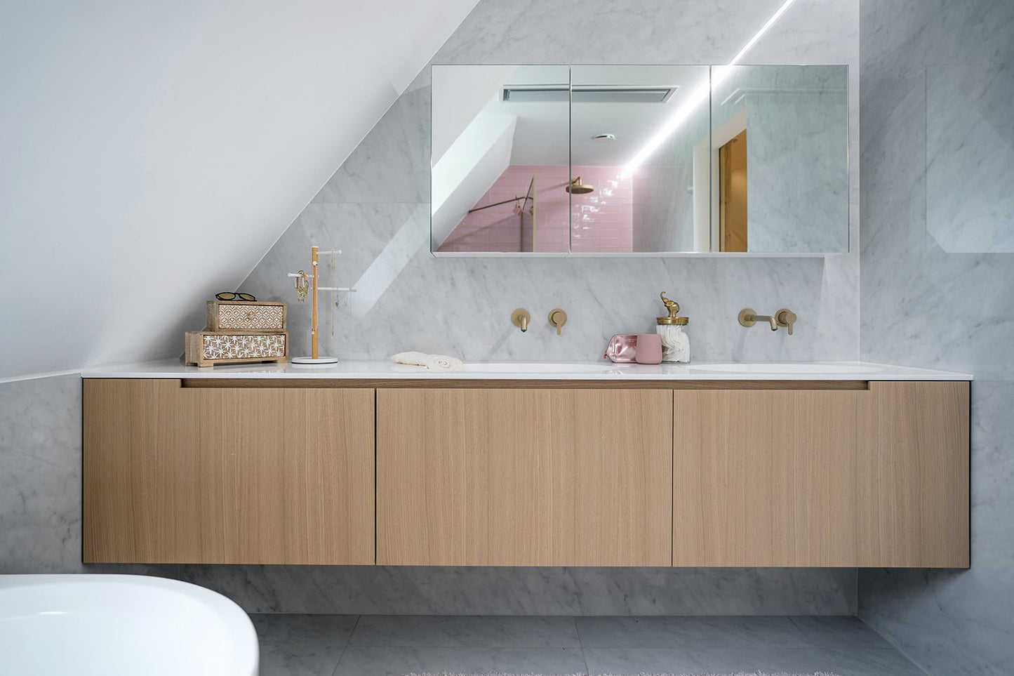 Blanco Carrara Neolith