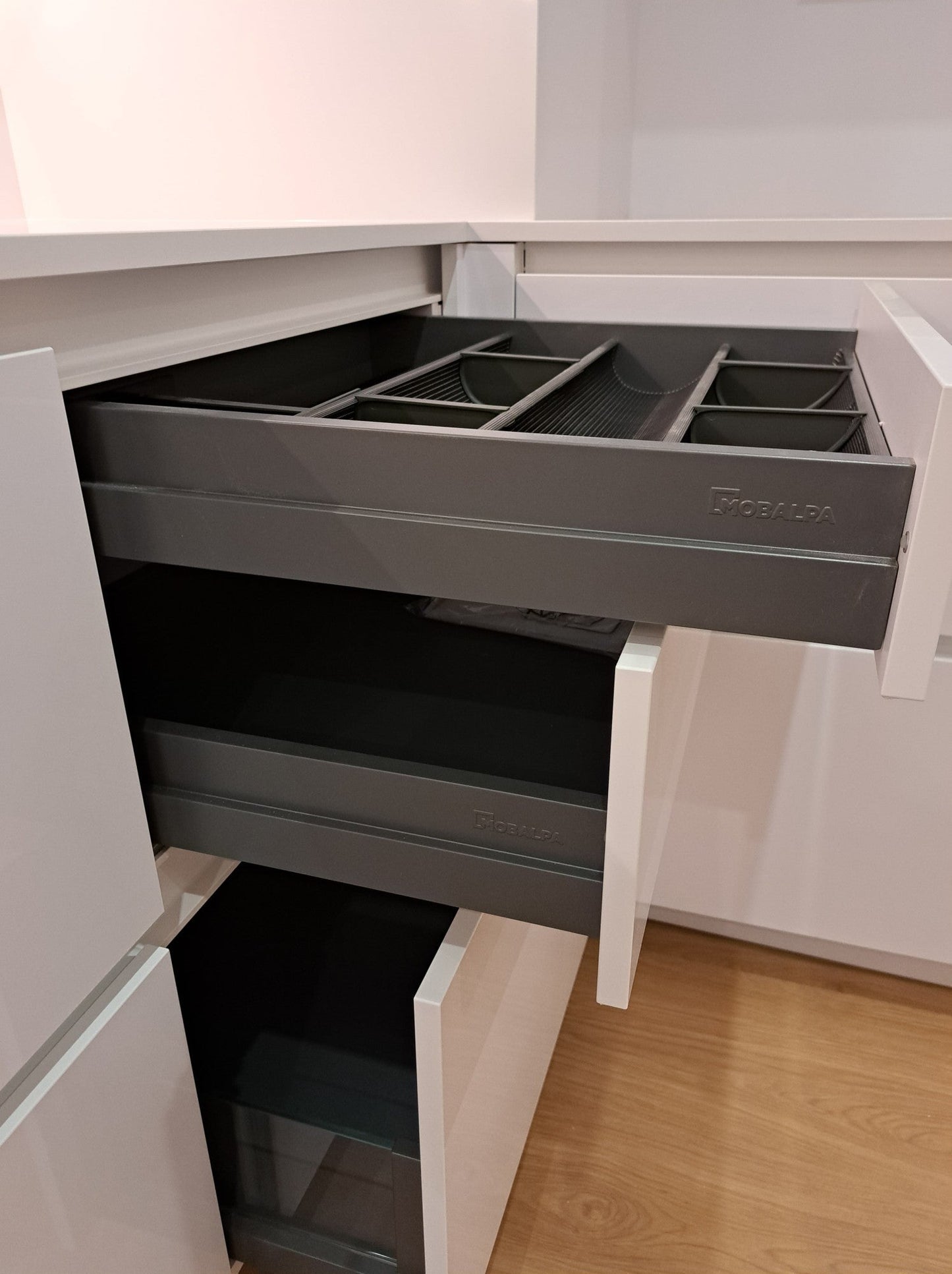 White Zeus Silestone