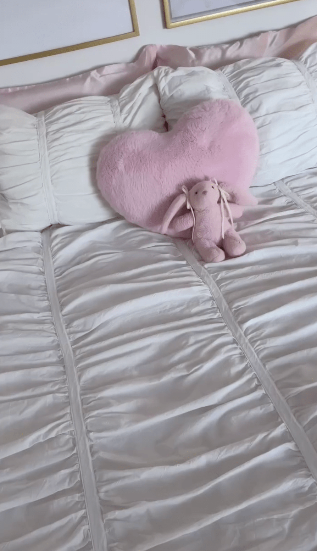Coquette Ruffle Bedding Set with Ties / Pink