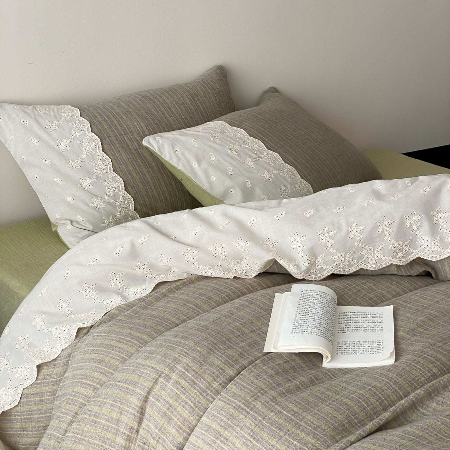 Florence Lace Double Gauze Striped Bedding Set / Beige Brown