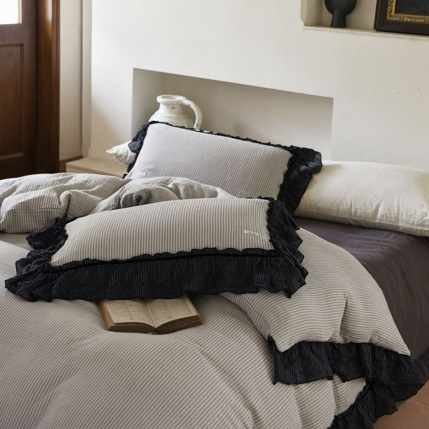 Gingham Floral Ruffle Bedding Set / Blue White