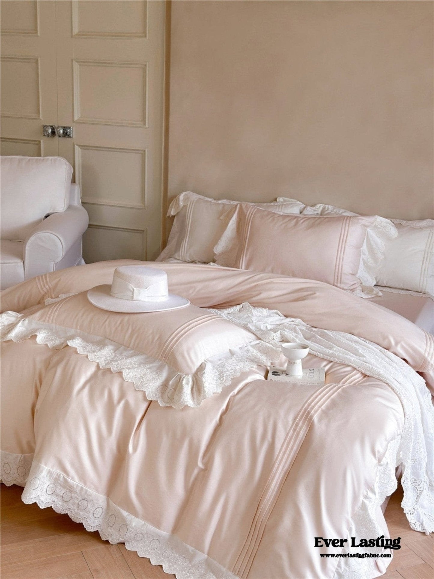 Isabelle Silky Cottage Ruffled Bedding Set / Pink
