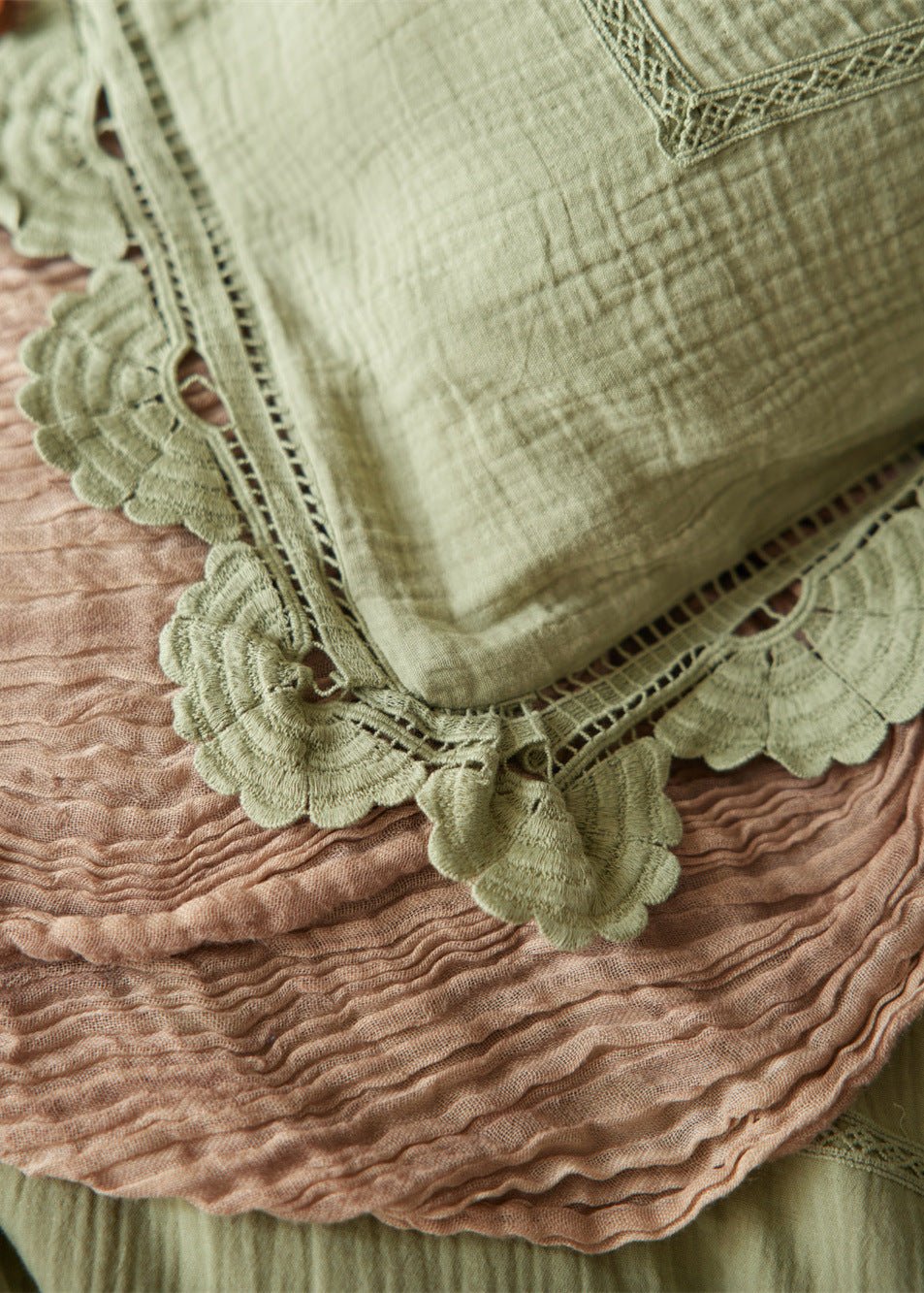 Isadora Lace Ruffle Double Gauze Bedding Set / Brown