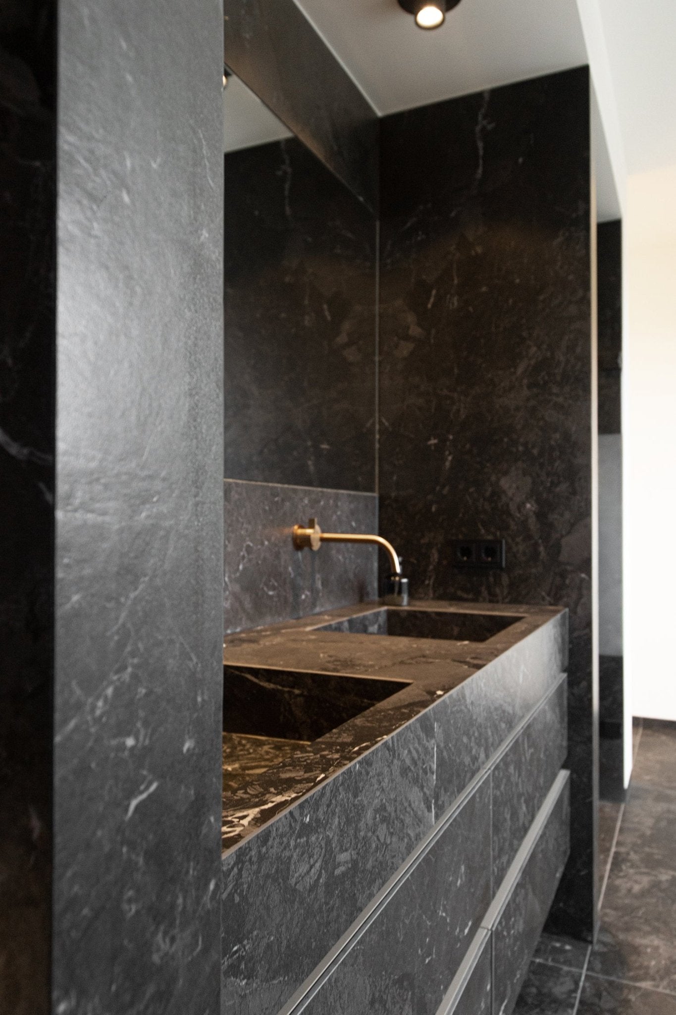 Layla Neolith