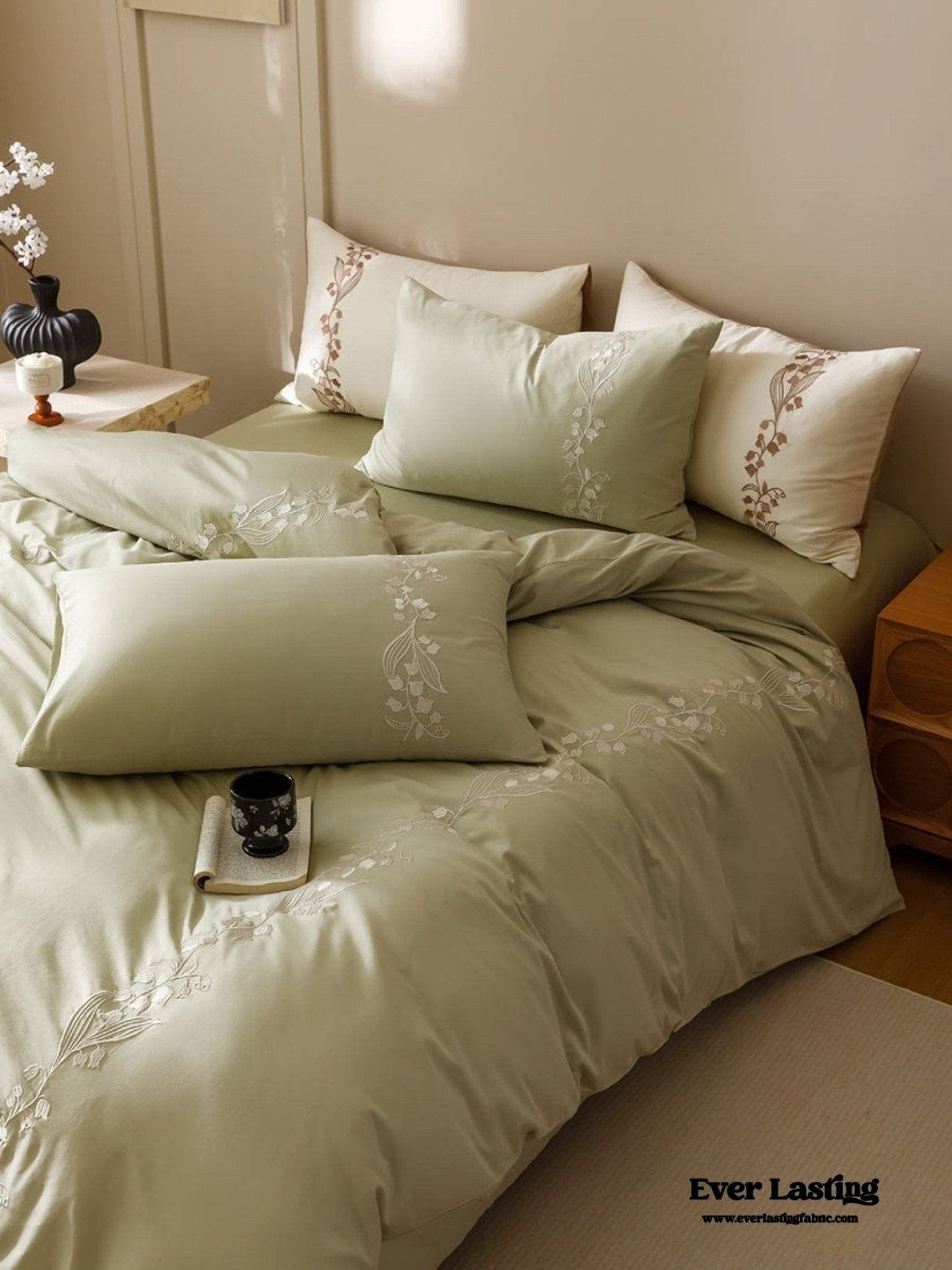 Lily of the Valley Embroidered Silky Bedding Set / Pink