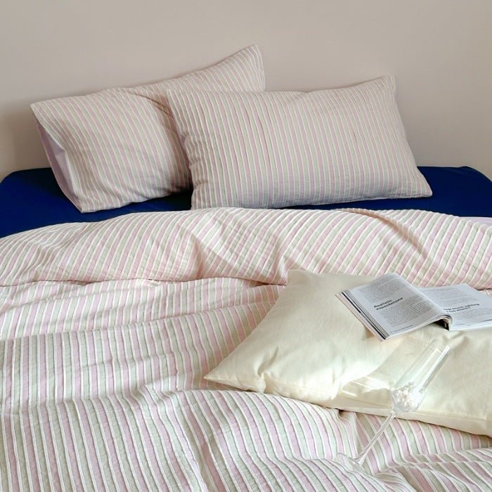Logan Modern Pleated Striped Bedding Set / Pink