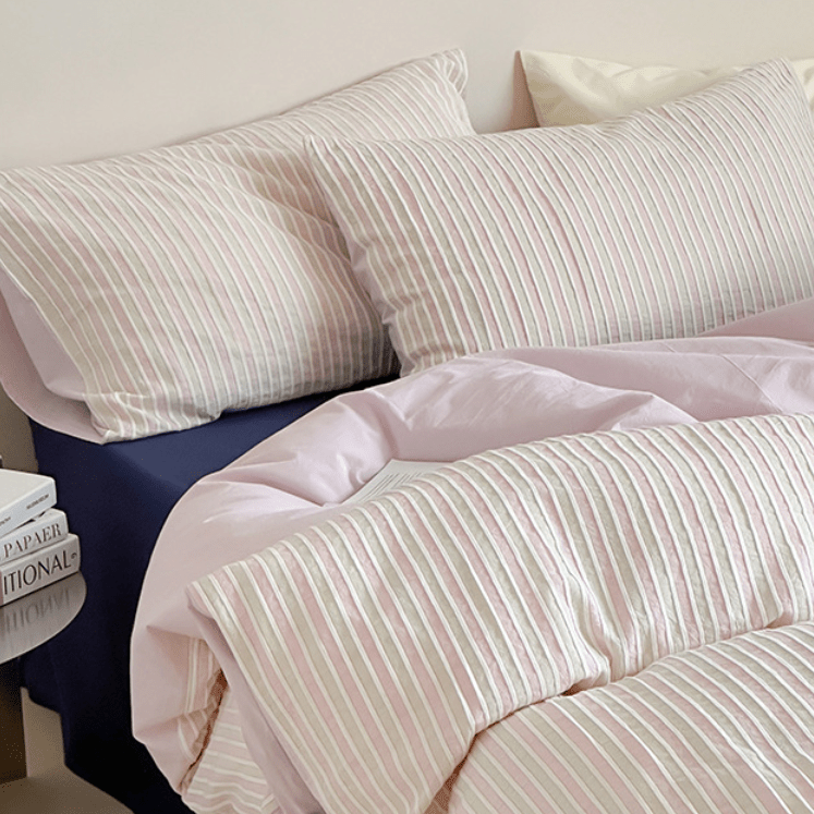 Logan Modern Pleated Striped Bedding Set / Pink