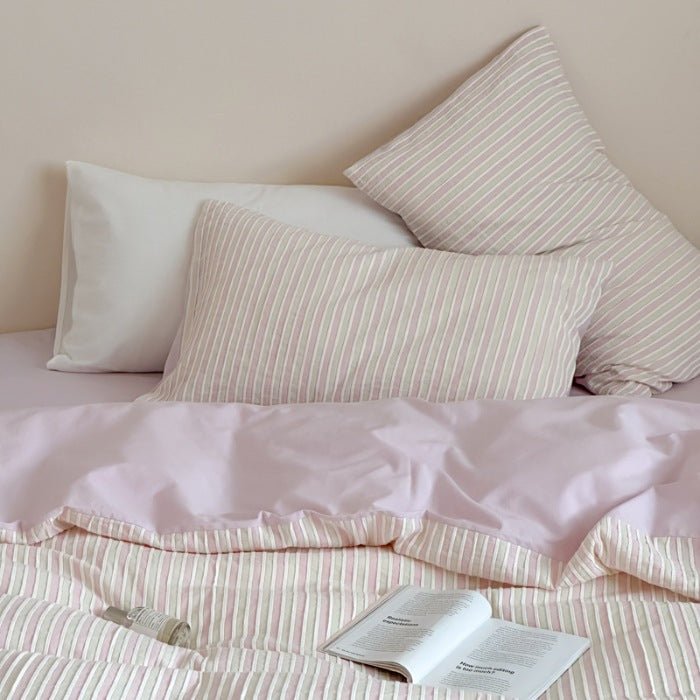 Logan Modern Pleated Striped Bedding Set / Pink