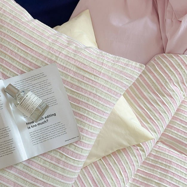 Logan Modern Pleated Striped Bedding Set / Pink