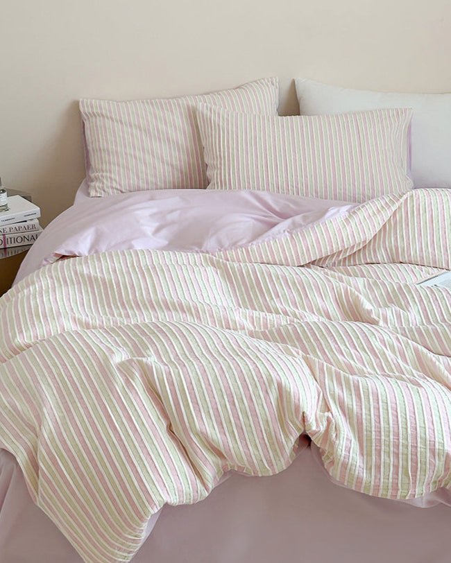 Logan Modern Pleated Striped Bedding Set / Pink