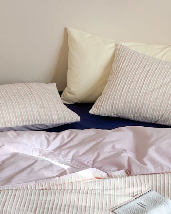 Logan Modern Pleated Striped Bedding Set / Pink