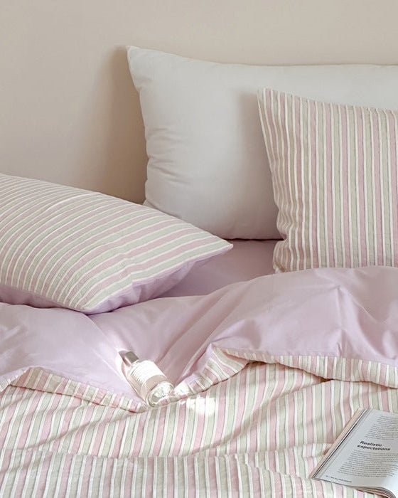 Logan Modern Pleated Striped Bedding Set / Pink