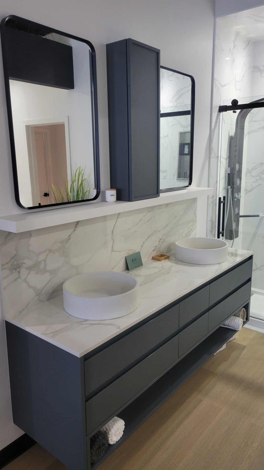 Lucid Dekton