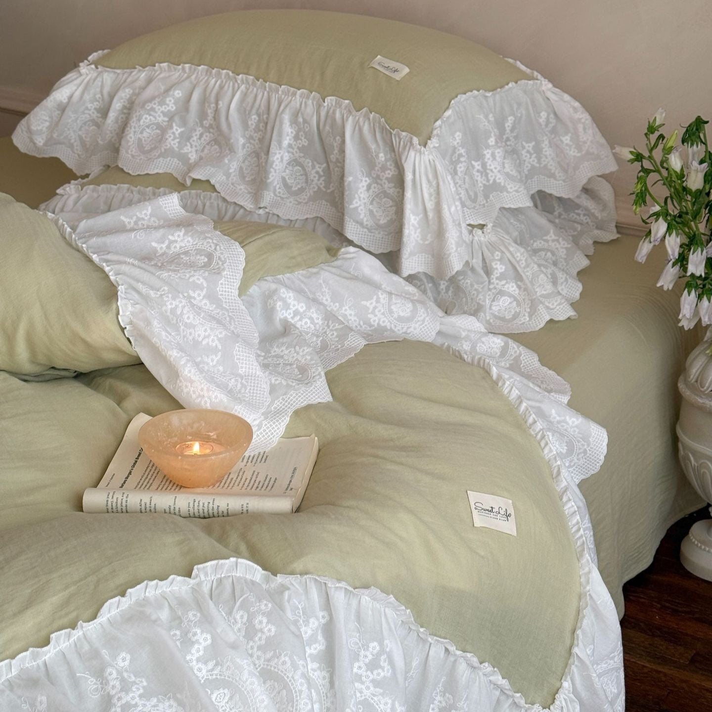 Macaroon French Lace Ruffled Bedding Set / Blue