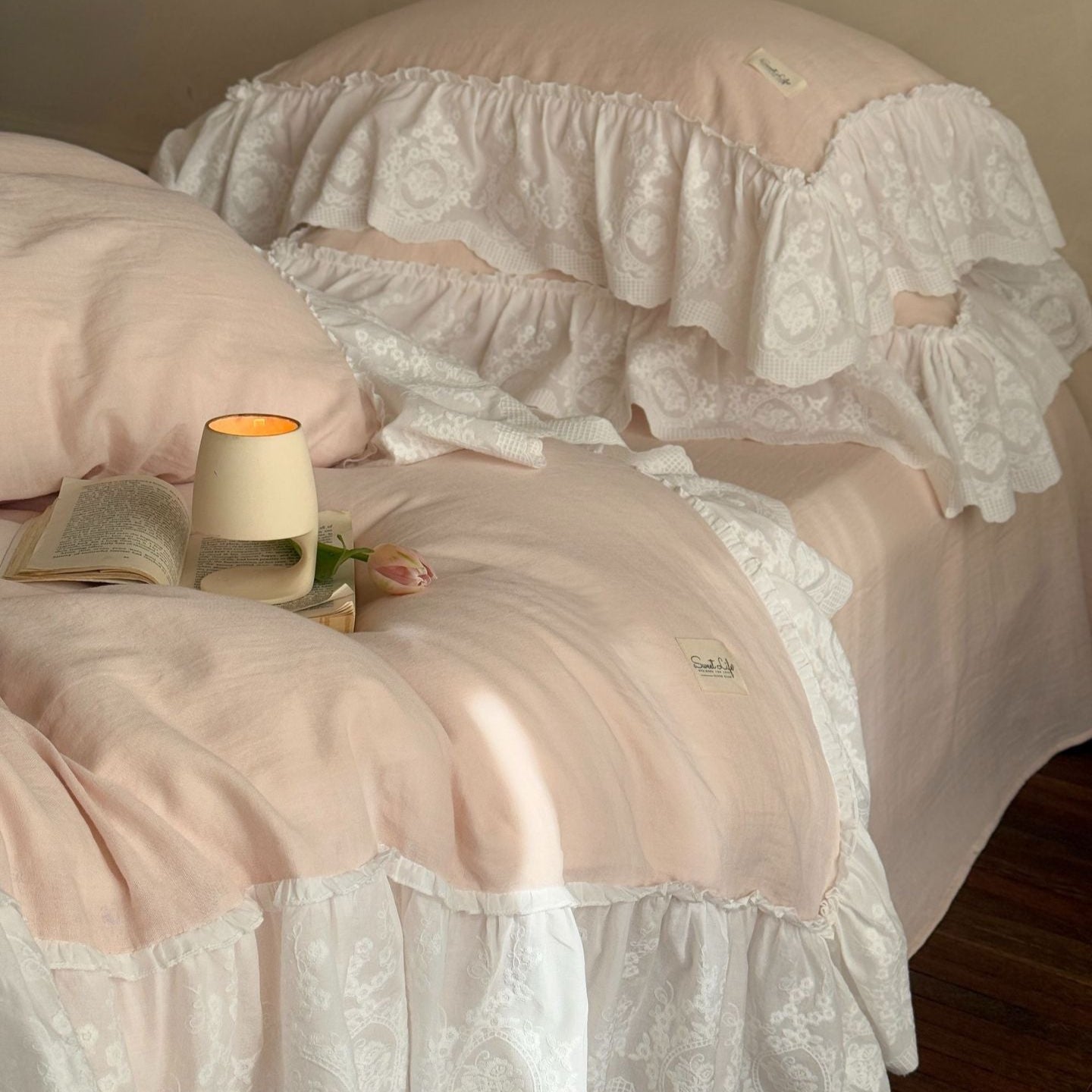 Macaroon French Lace Ruffled Bedding Set / Blue