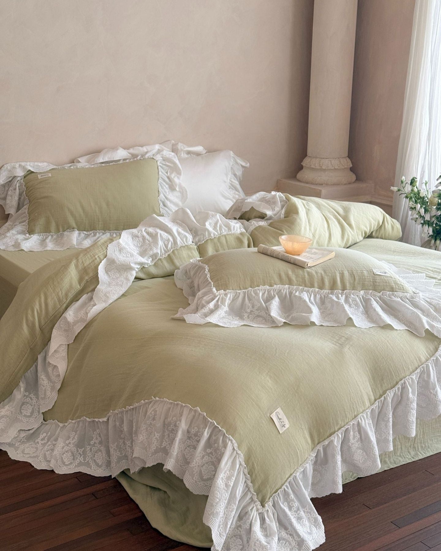 Macaroon French Lace Ruffled Bedding Set / Blue