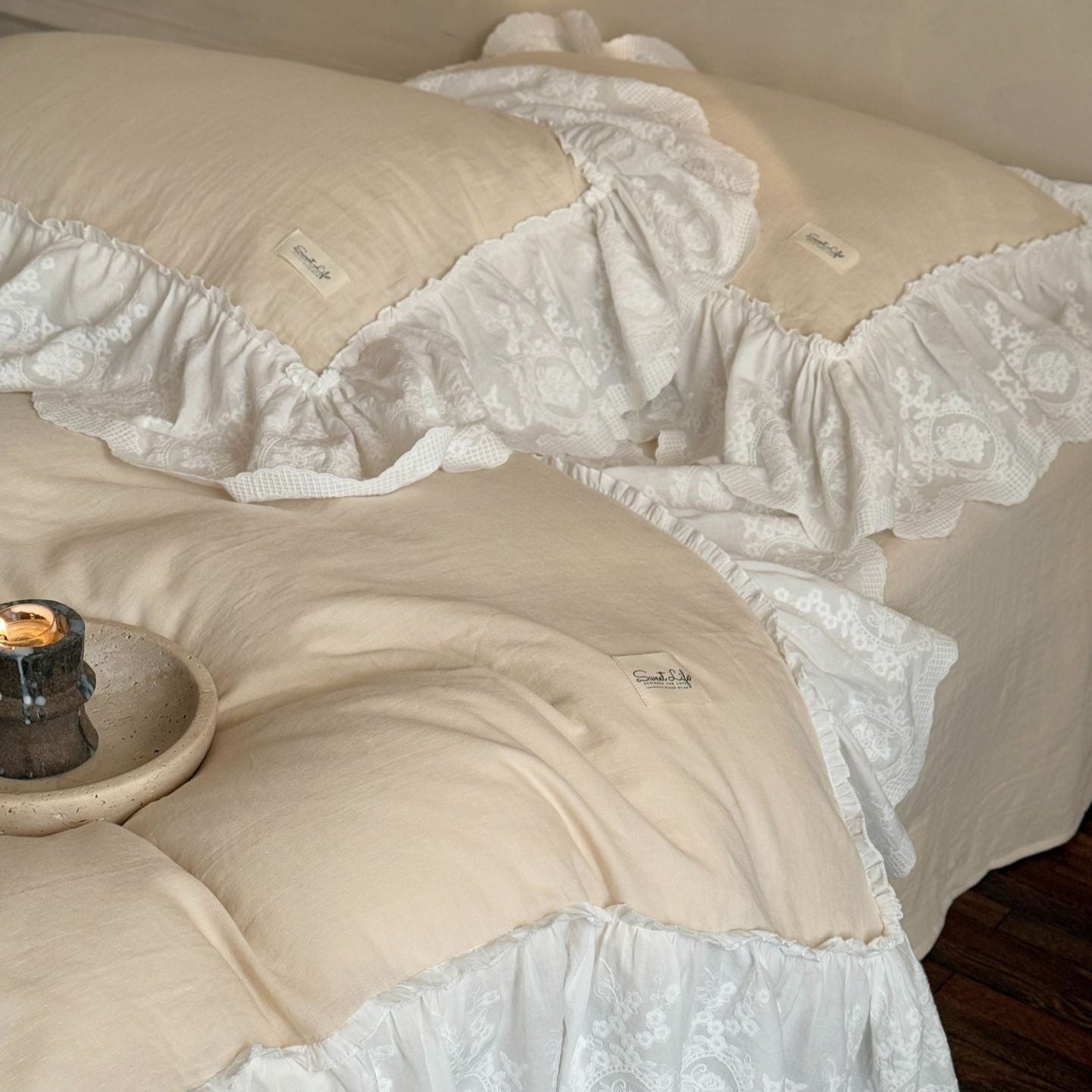 Macaroon French Lace Ruffled Bedding Set / Blue