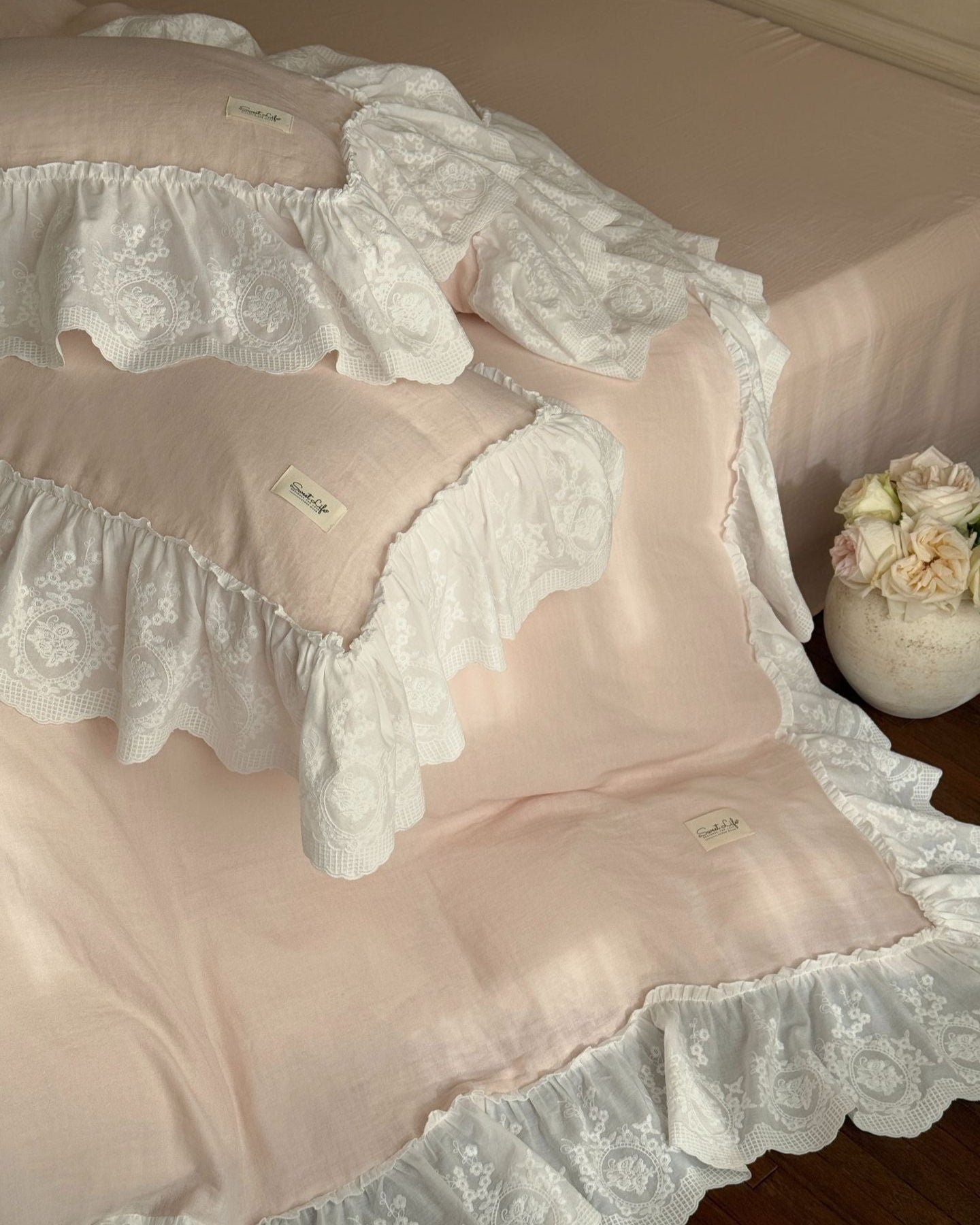 Macaroon French Lace Ruffled Bedding Set / Blue