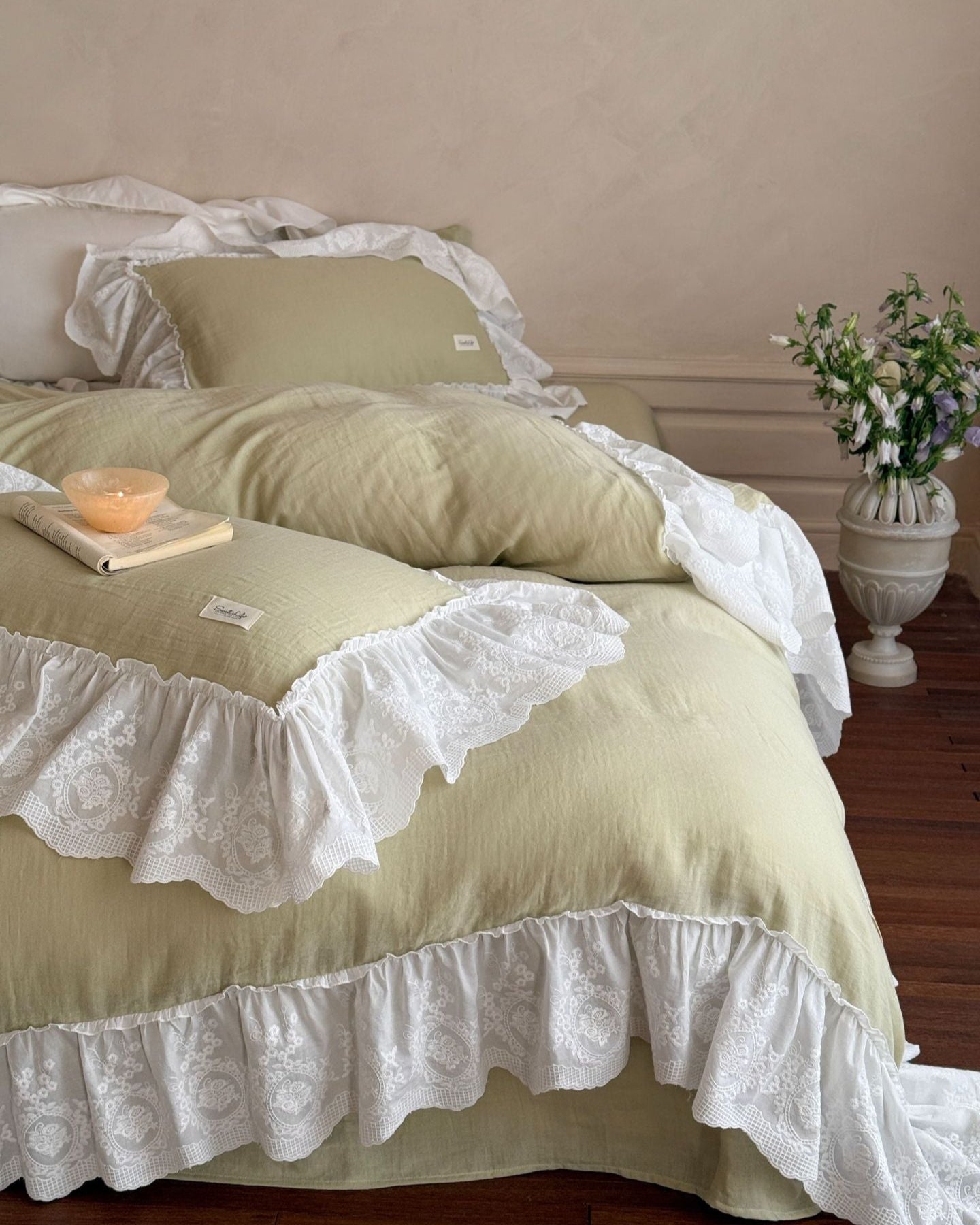Macaroon French Lace Ruffled Bedding Set / Blue