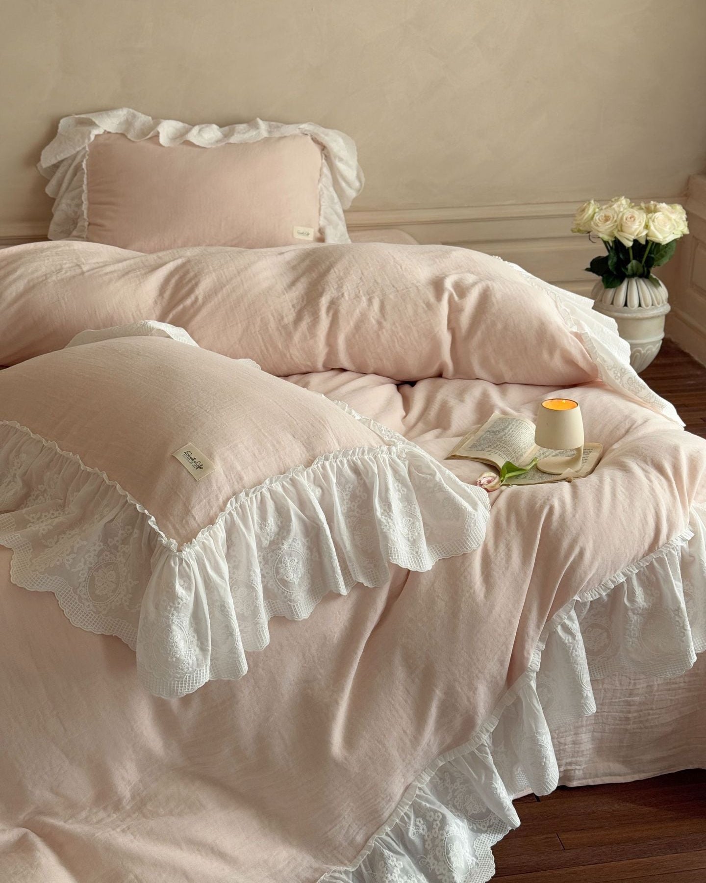 Macaroon French Lace Ruffled Bedding Set / Blue