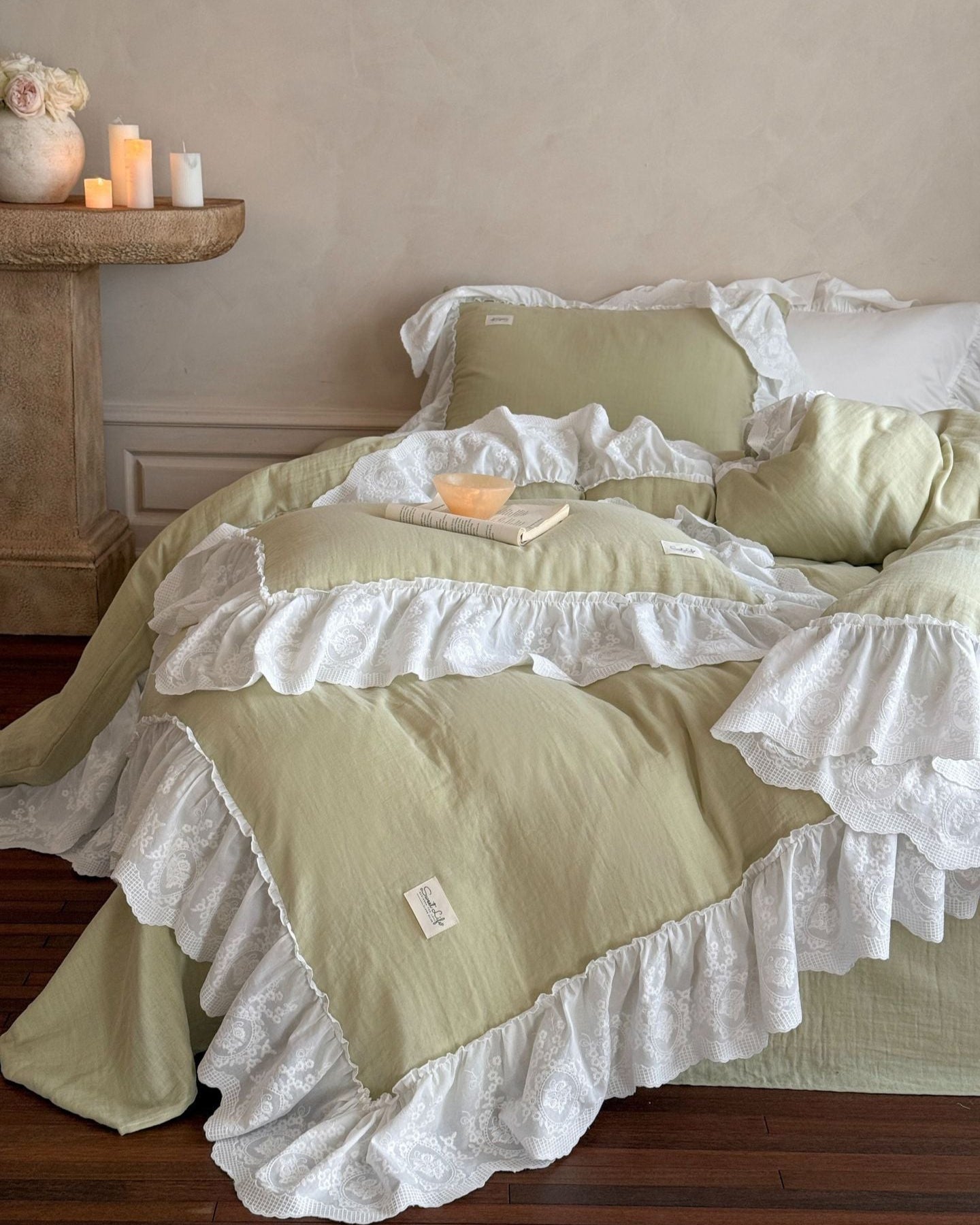 Macaroon French Lace Ruffled Bedding Set / Blue