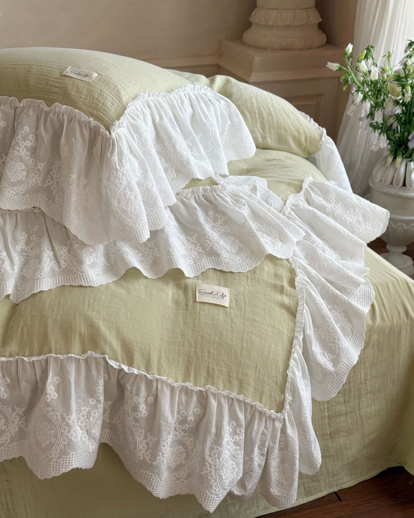 Macaroon French Lace Ruffled Bedding Set / Blue