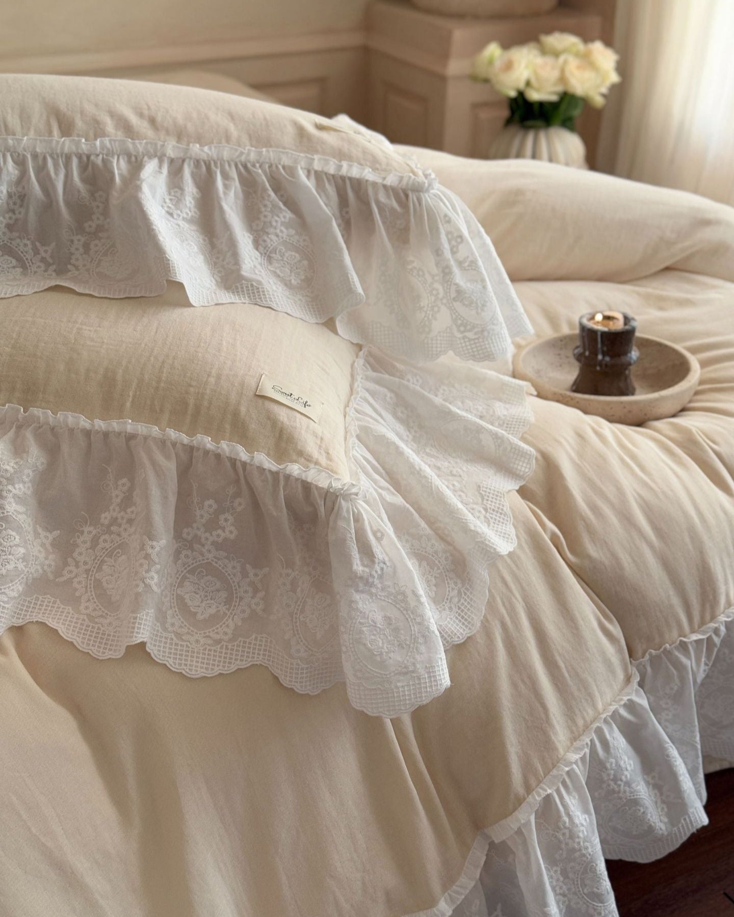 Macaroon French Lace Ruffled Bedding Set / Blue