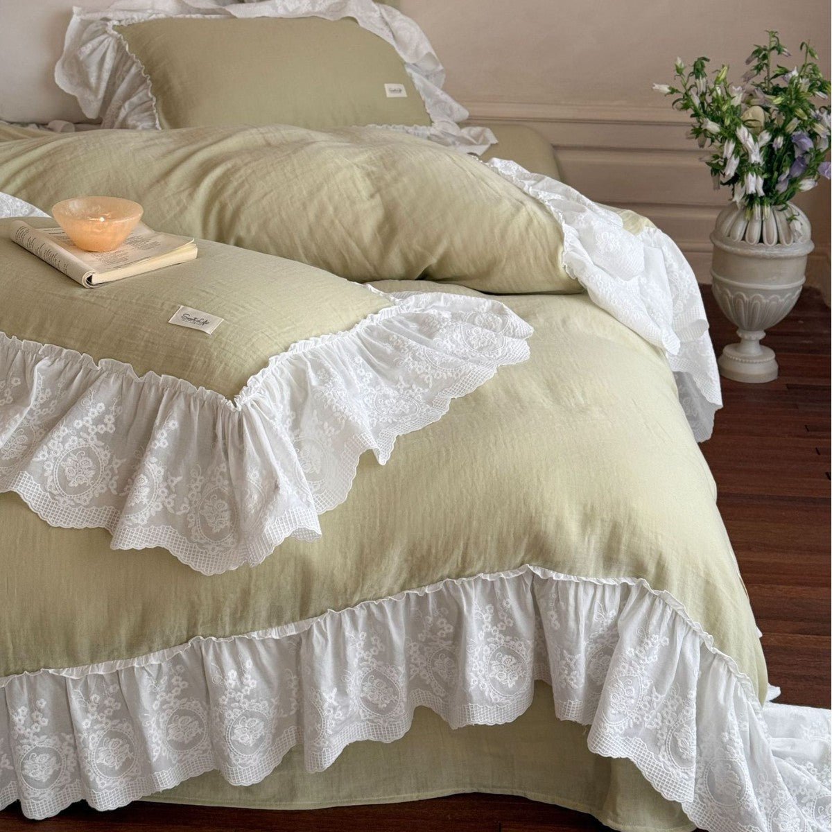 Macaroon French Lace Ruffled Bedding Set / Blue