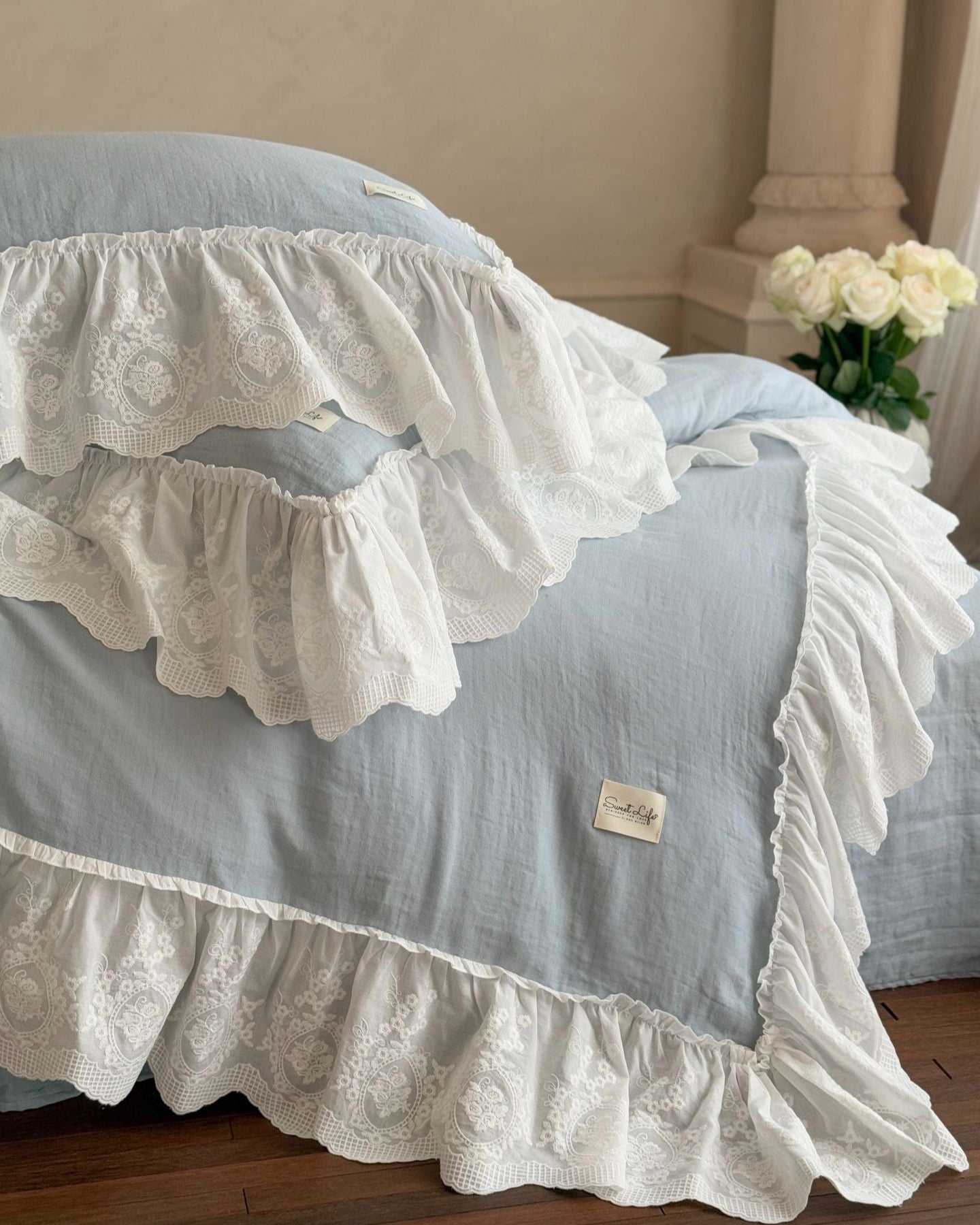 Macaroon French Lace Ruffled Bedding Set / Blue