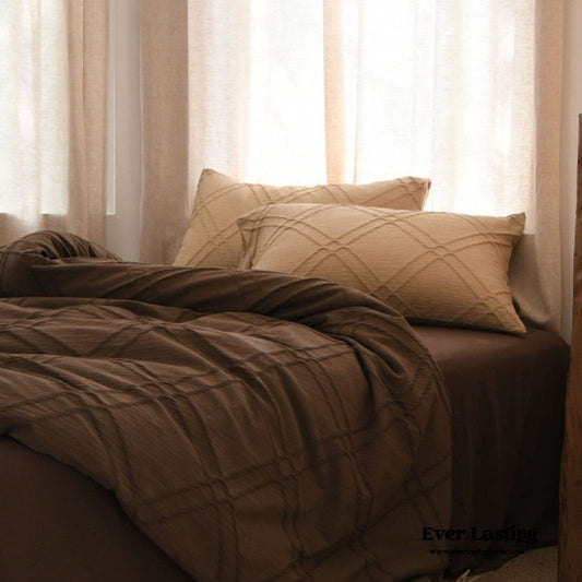 Millard Geometric Jacquard Bedding Set / Brown