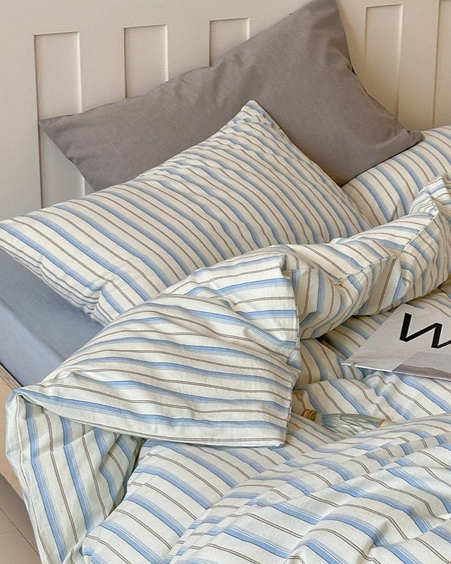Parker Minimalist Striped Bedding Set / Red