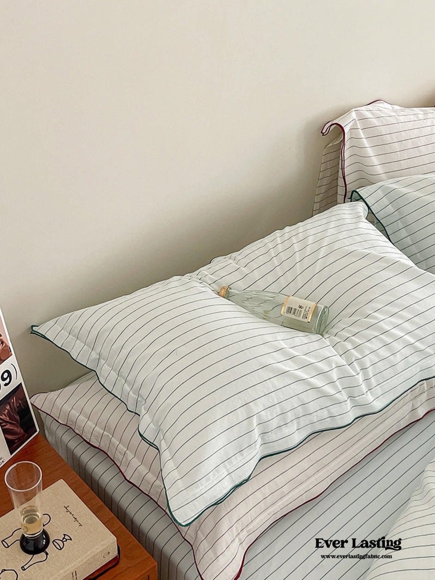 Scandinavian Overlock Striped Bedding Set / White + Green