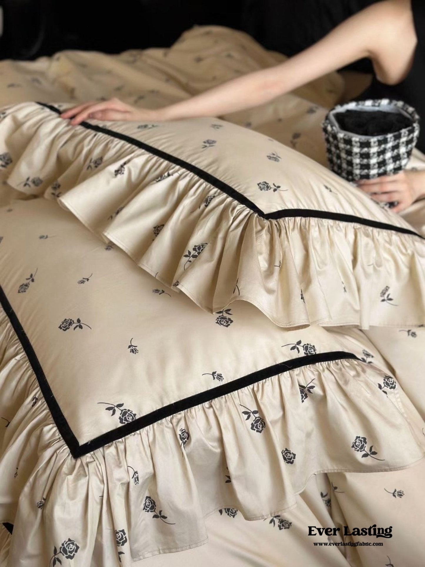 Silky French Black Rose Bedding Set