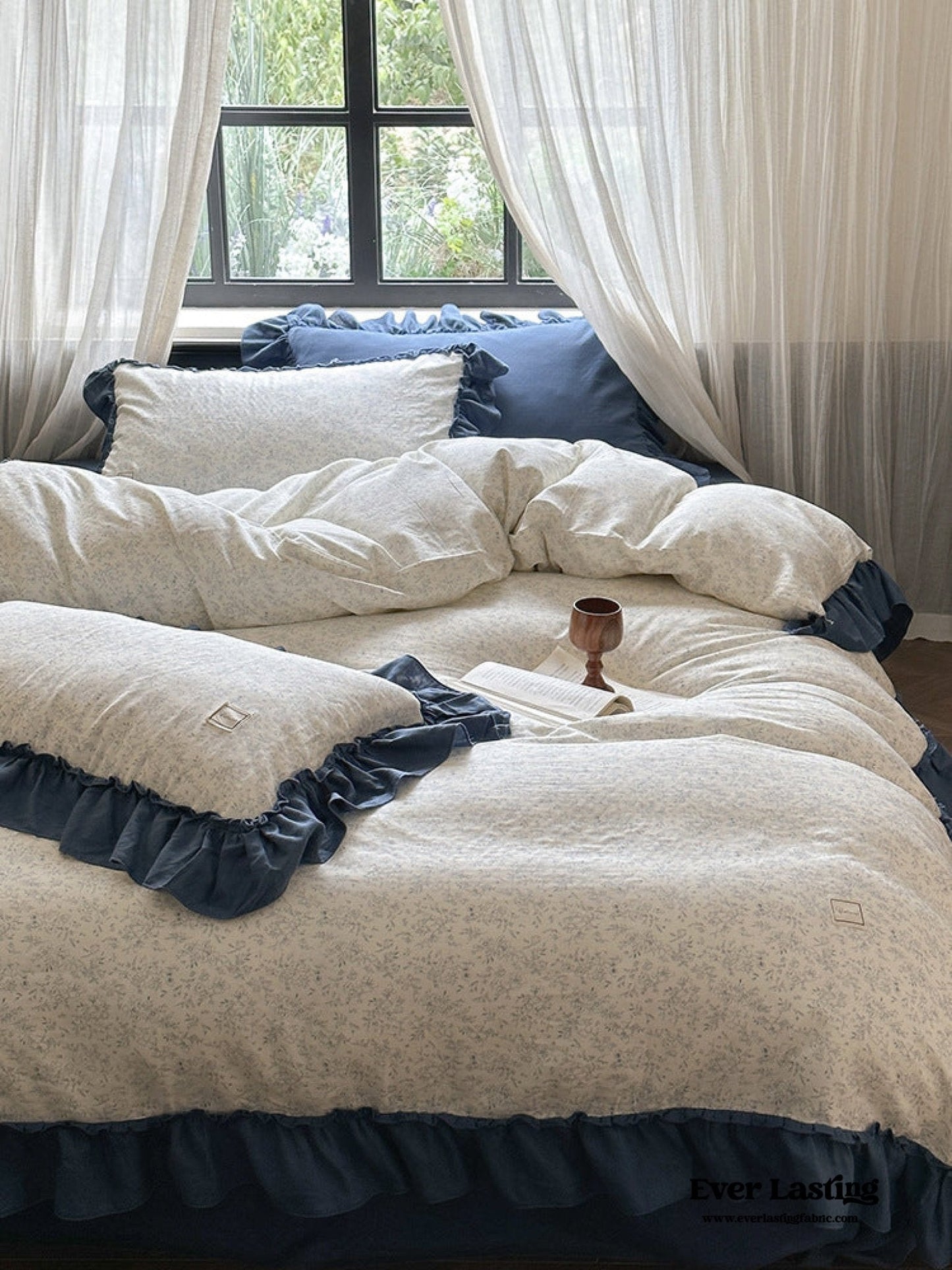 Vivienne Floral Double Gauze Bedding Set / Cobalt Blue